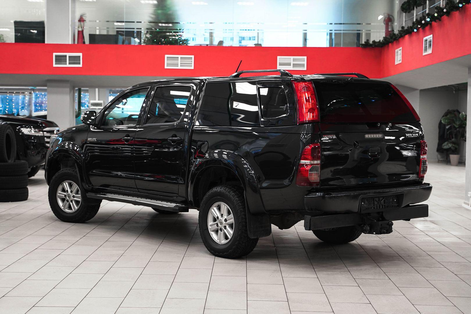 Toyota Hilux 2011, черный, ДЦ Орехово