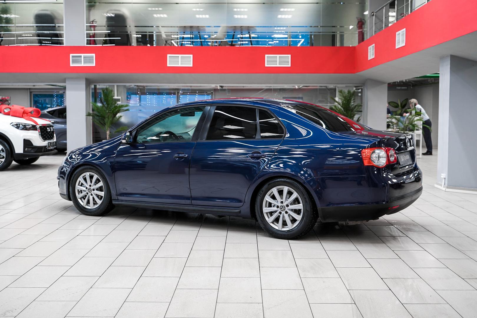 Volkswagen Jetta 2010, синий, ДЦ Орехово