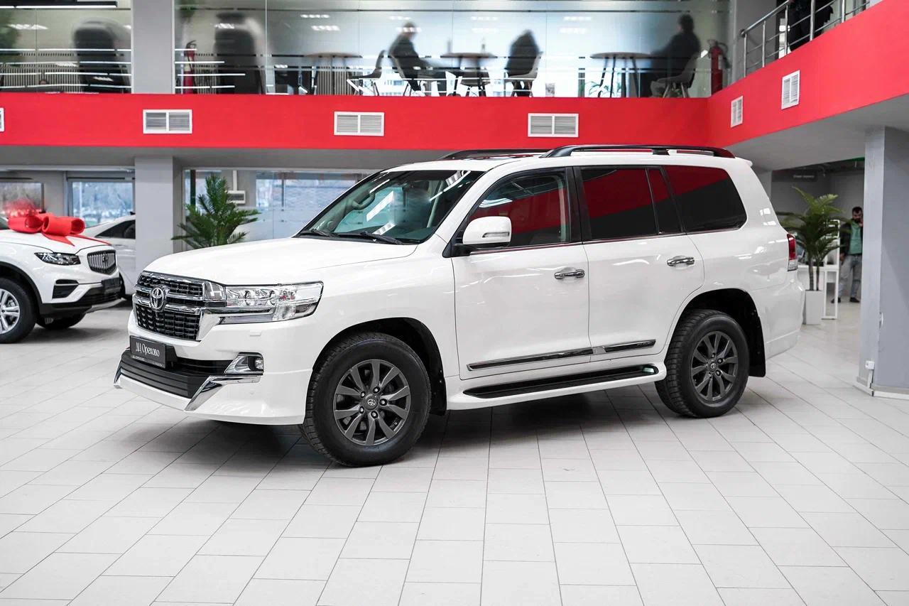 Toyota Land Cruiser 2015, белый, ДЦ Орехово