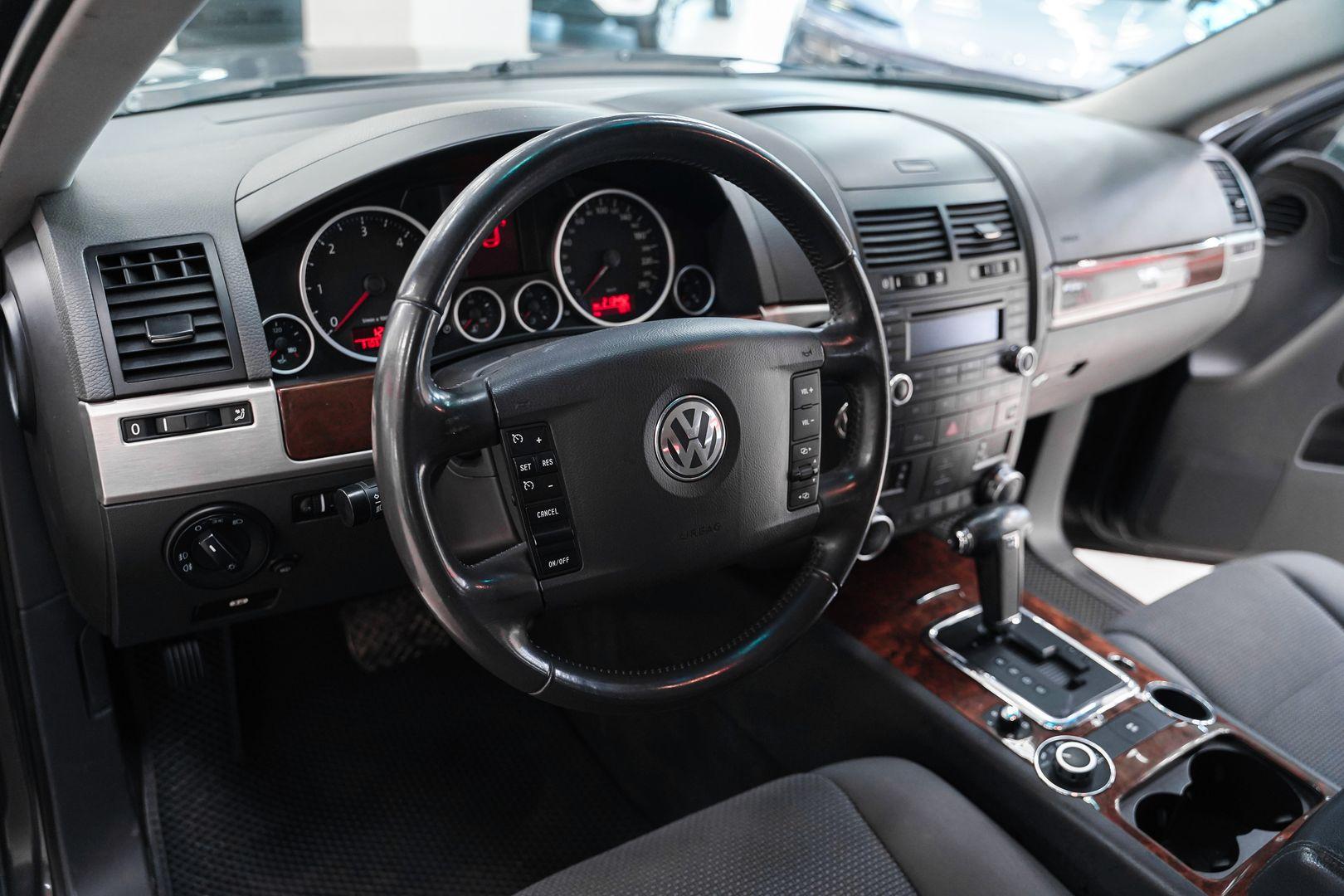 Volkswagen Touareg 2010, серый, ДЦ Орехово