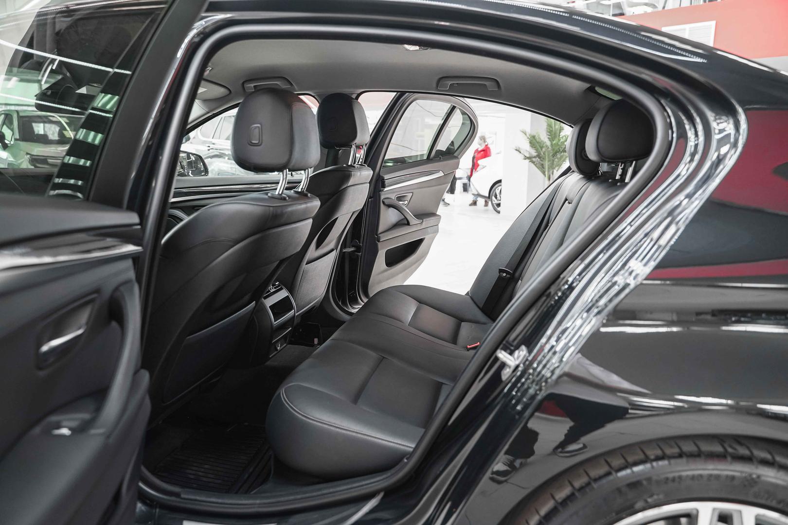 BMW 5 серии 2015, черный, ДЦ Орехово