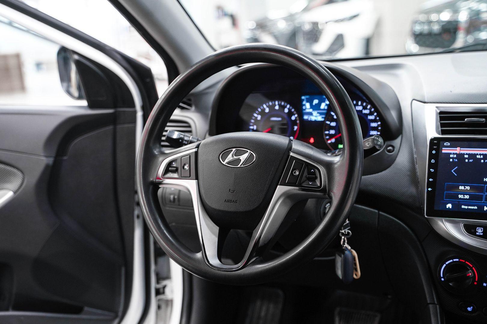 Hyundai Solaris 2013, белый, ДЦ Орехово