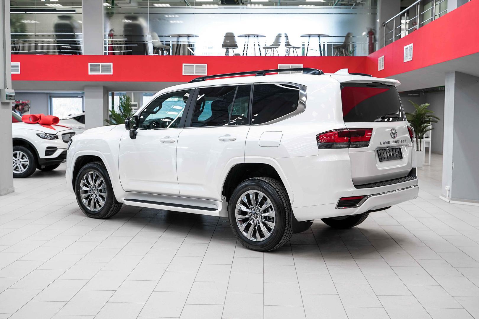 Toyota Land Cruiser 2026, белый, ДЦ Орехово