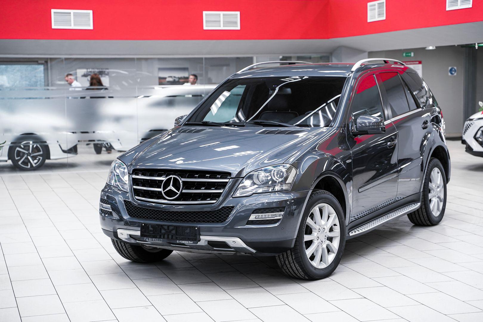 Mercedes-Benz M-Класс 2011, серый, ДЦ Орехово
