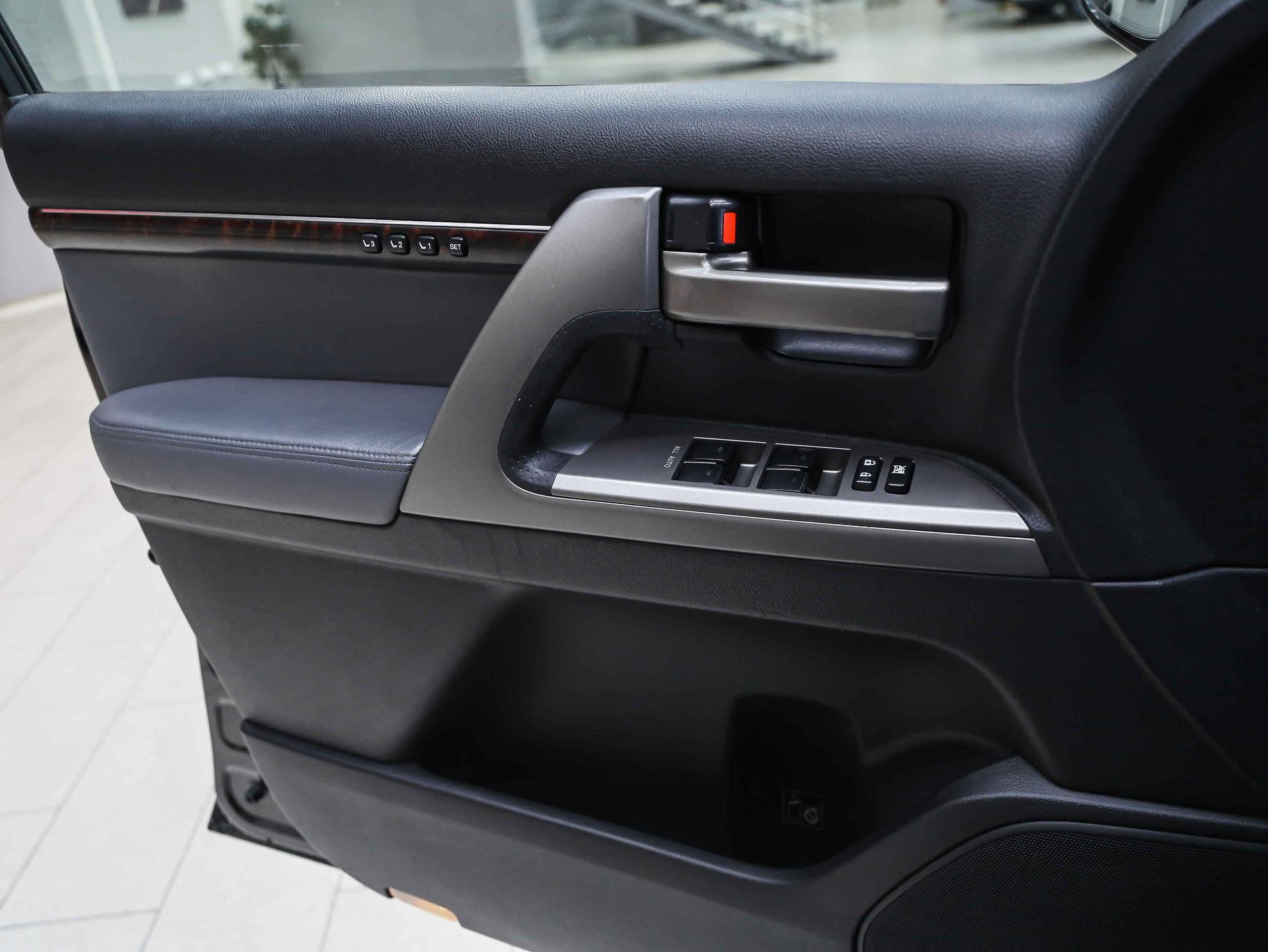 Toyota Land Cruiser 2009, черный, ДЦ Орехово
