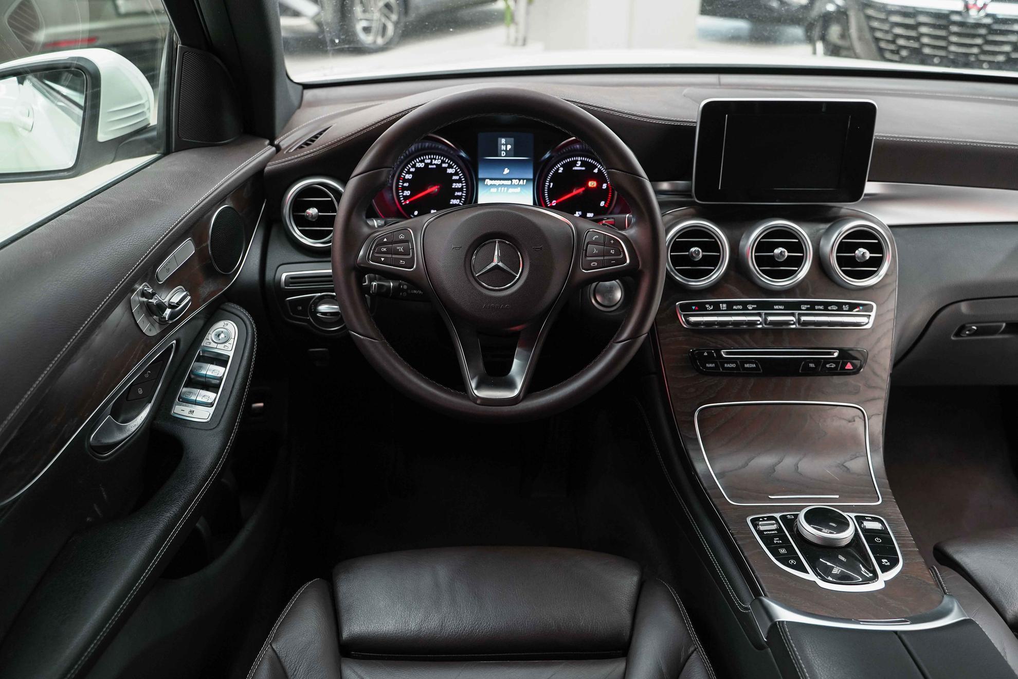 Mercedes-Benz GLC 2017, белый, ДЦ Орехово