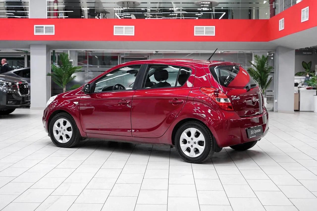 Hyundai i20 2010, красный, ДЦ Орехово