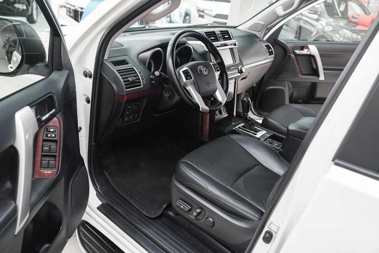 Toyota Land Cruiser Prado 2016, белый, ДЦ Орехово
