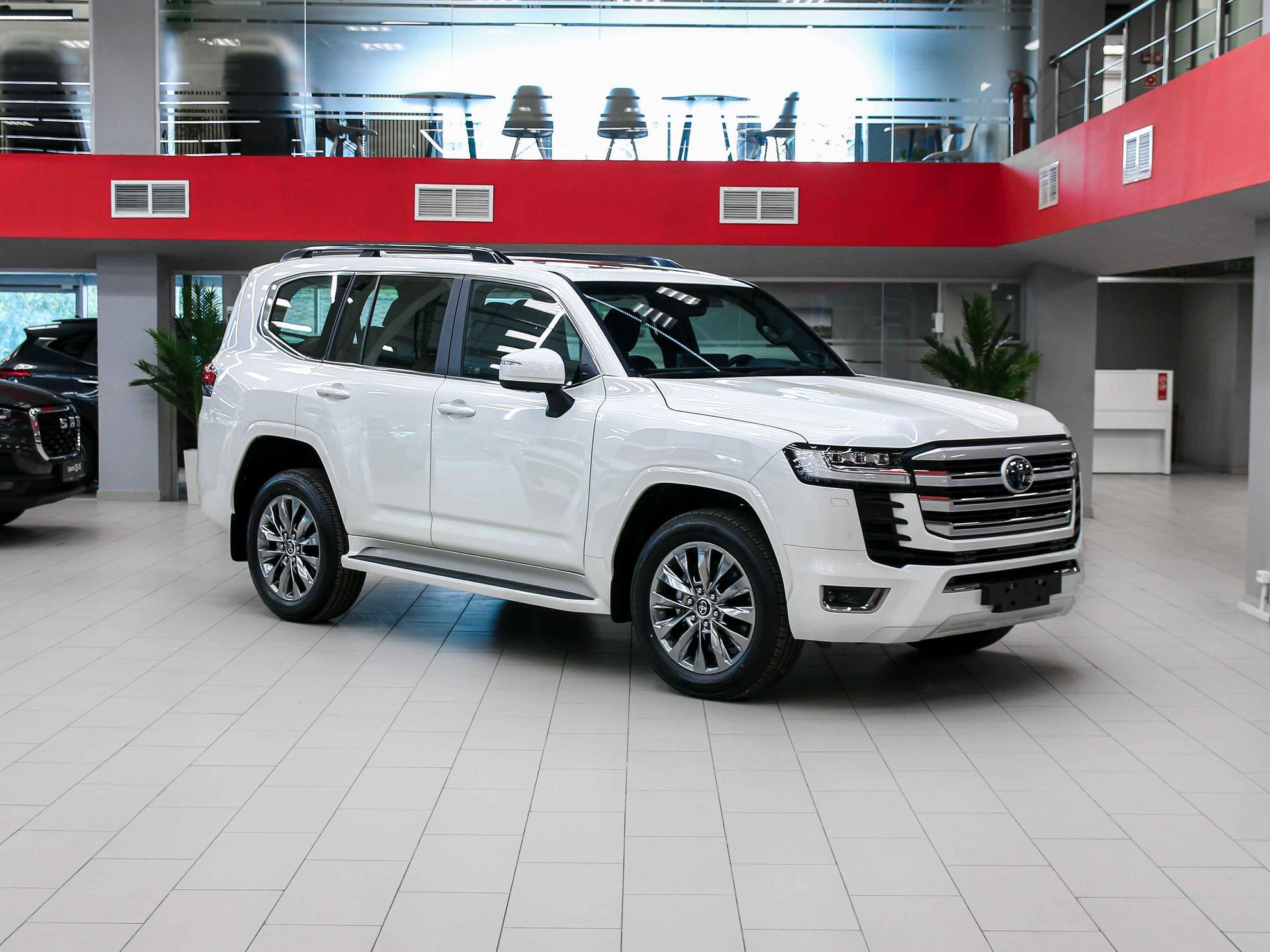 Toyota Land Cruiser 2026, белый, ДЦ Орехово