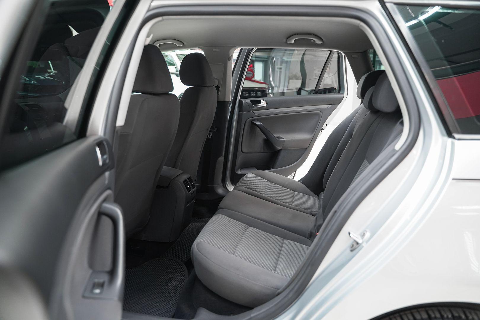 Volkswagen Golf 2009, серебряный, ДЦ Орехово