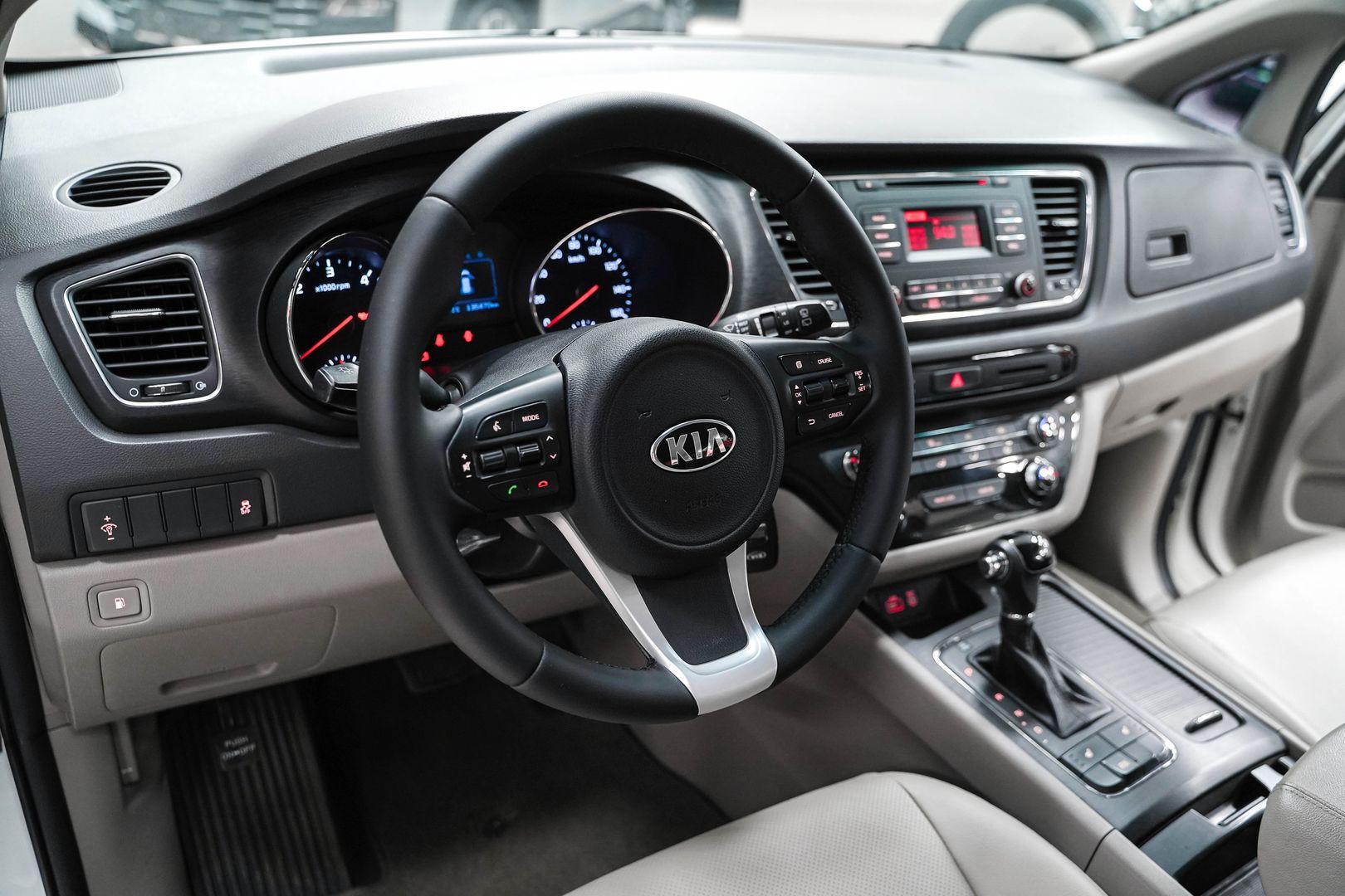 Kia Carnival 2016, белый, ДЦ Орехово