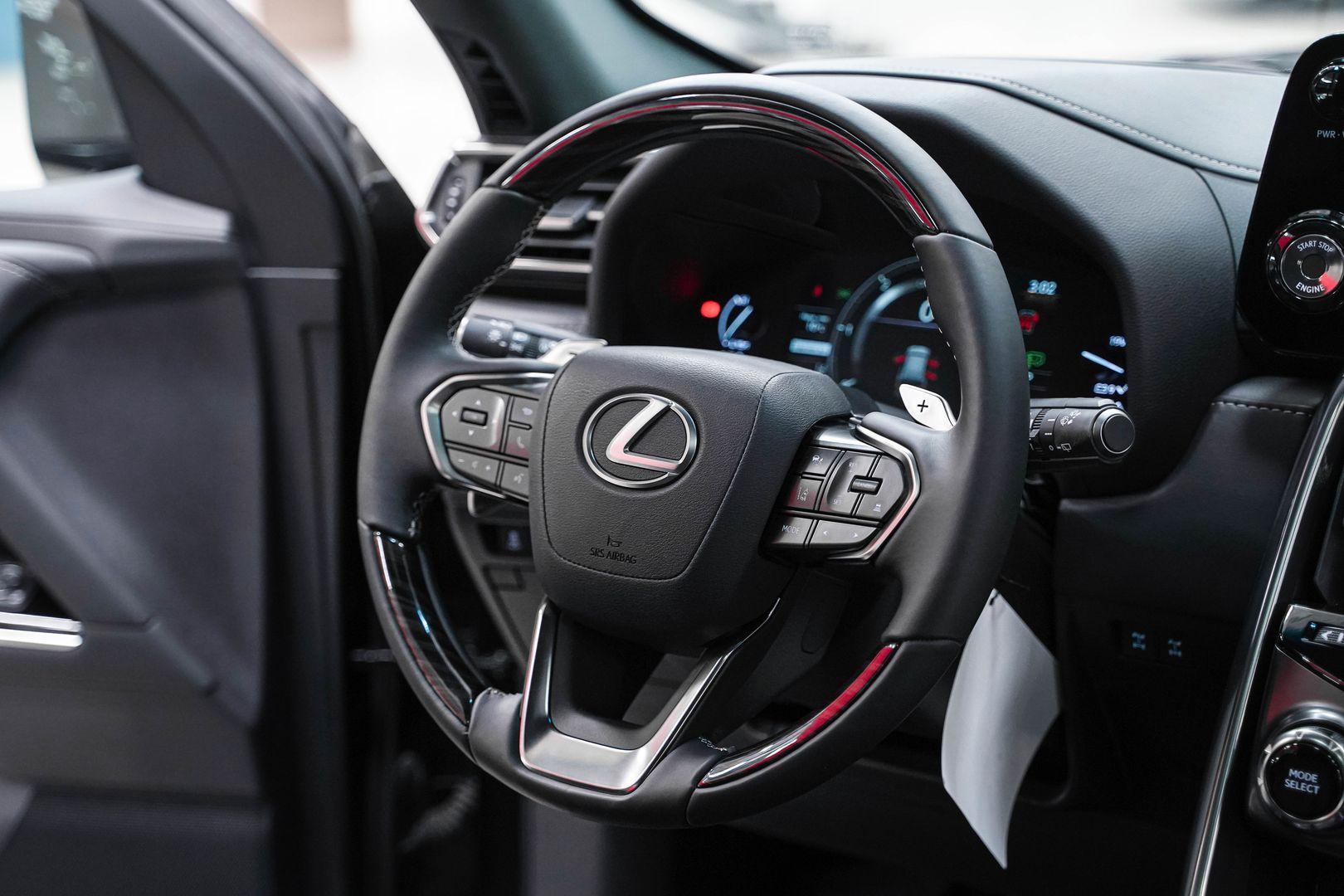 Lexus LX 2024, черный, ДЦ Орехово