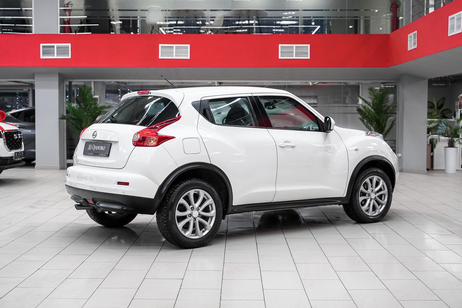 Nissan Juke 2013, белый, ДЦ Орехово