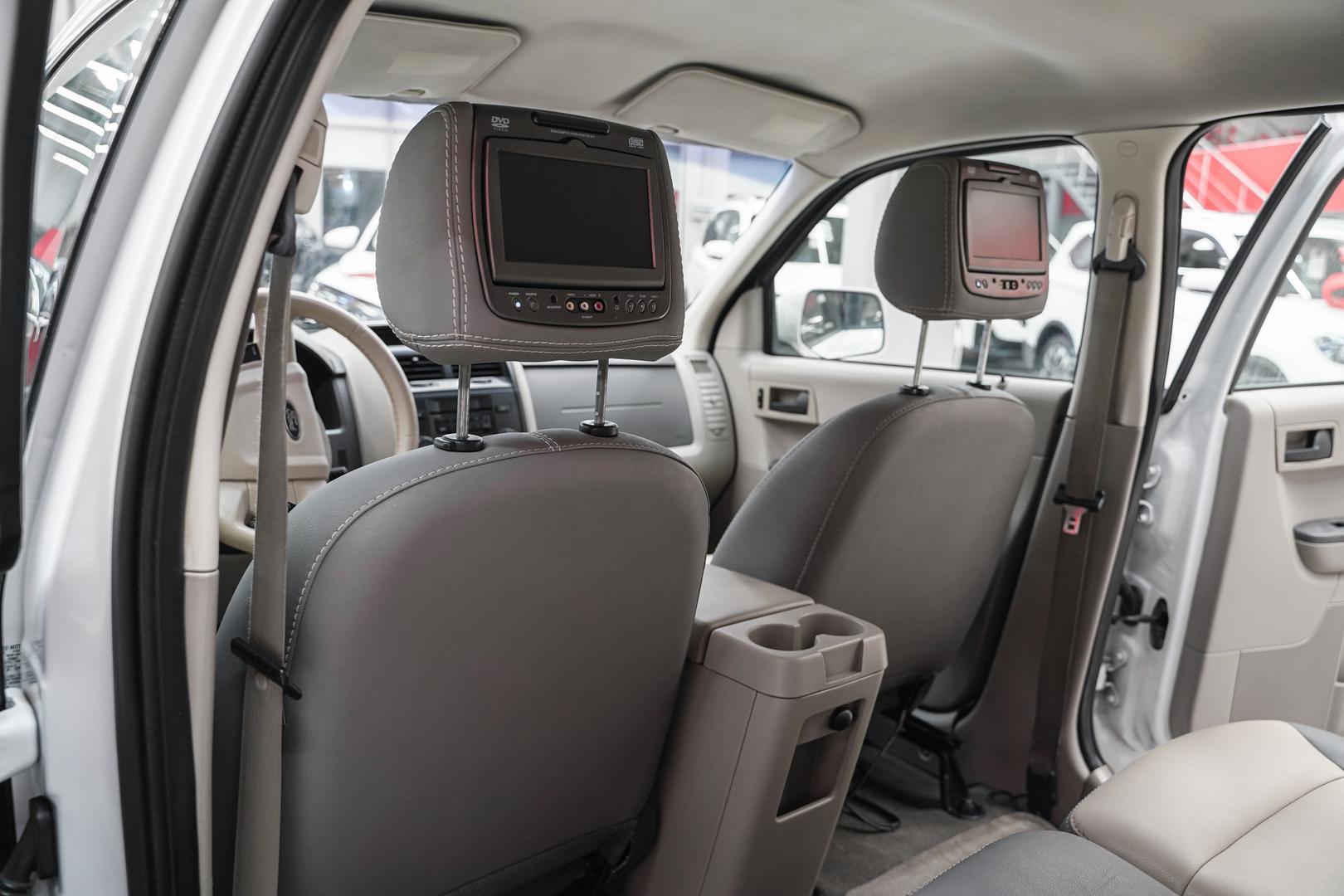 Ford Escape 2008, белый, ДЦ Орехово