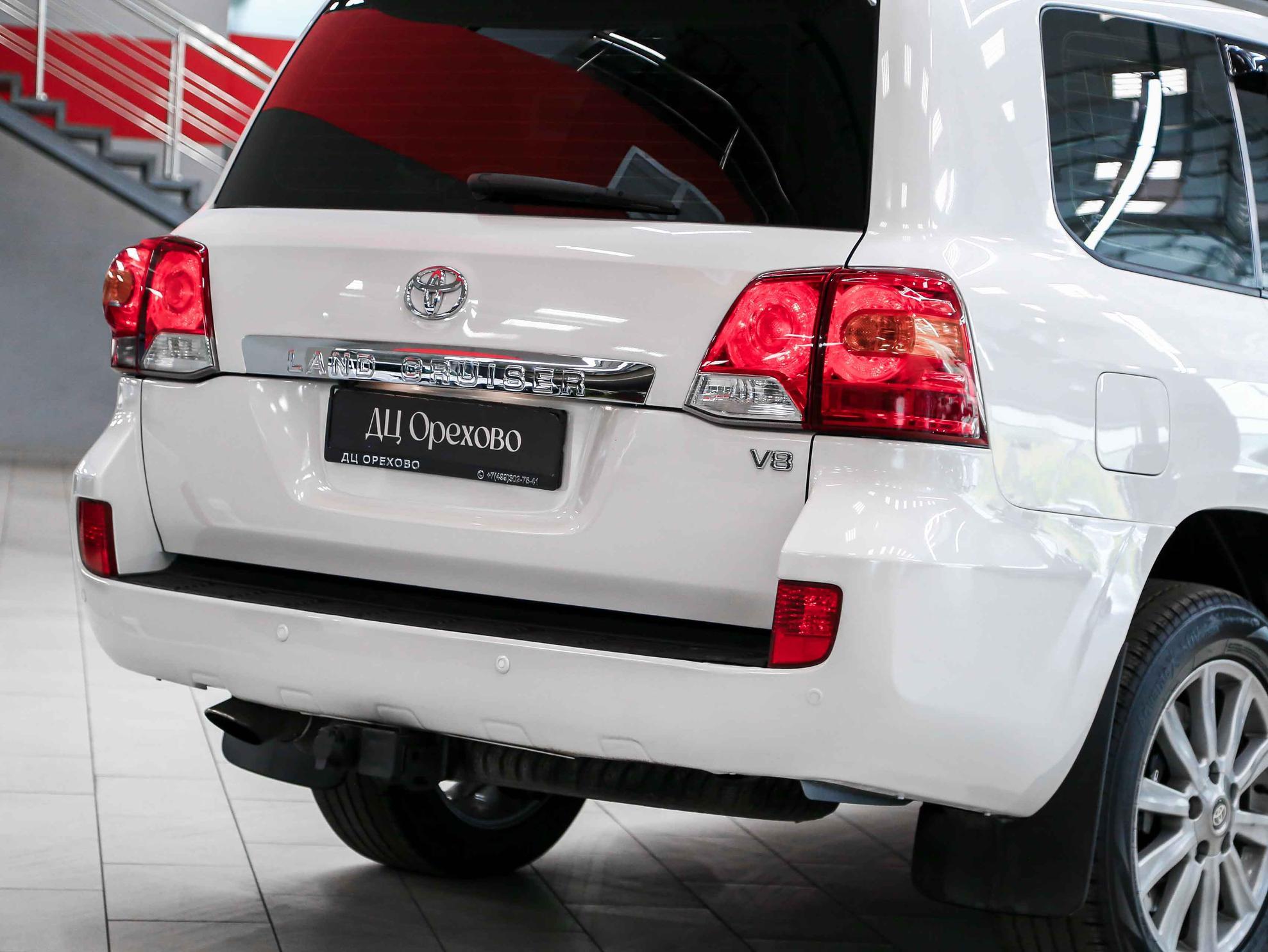 Toyota Land Cruiser 2013, белый, ДЦ Орехово