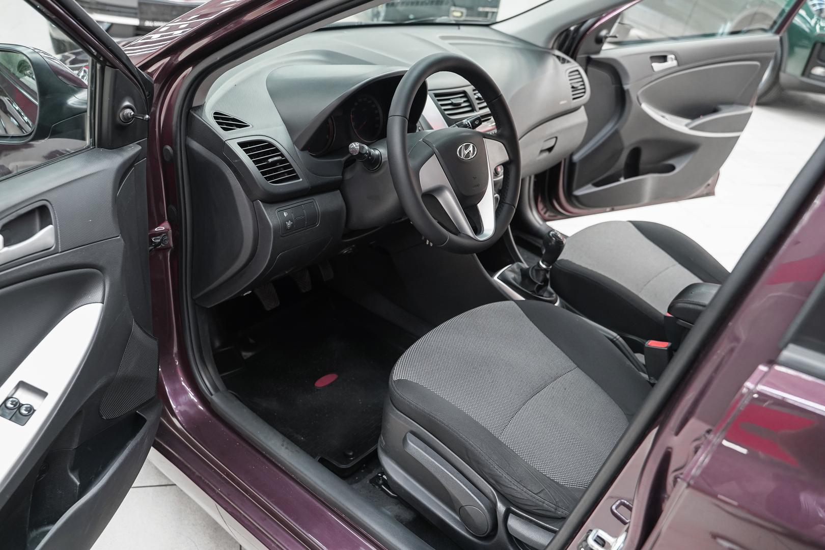 Hyundai Solaris 2013, фиолетовый, ДЦ Орехово