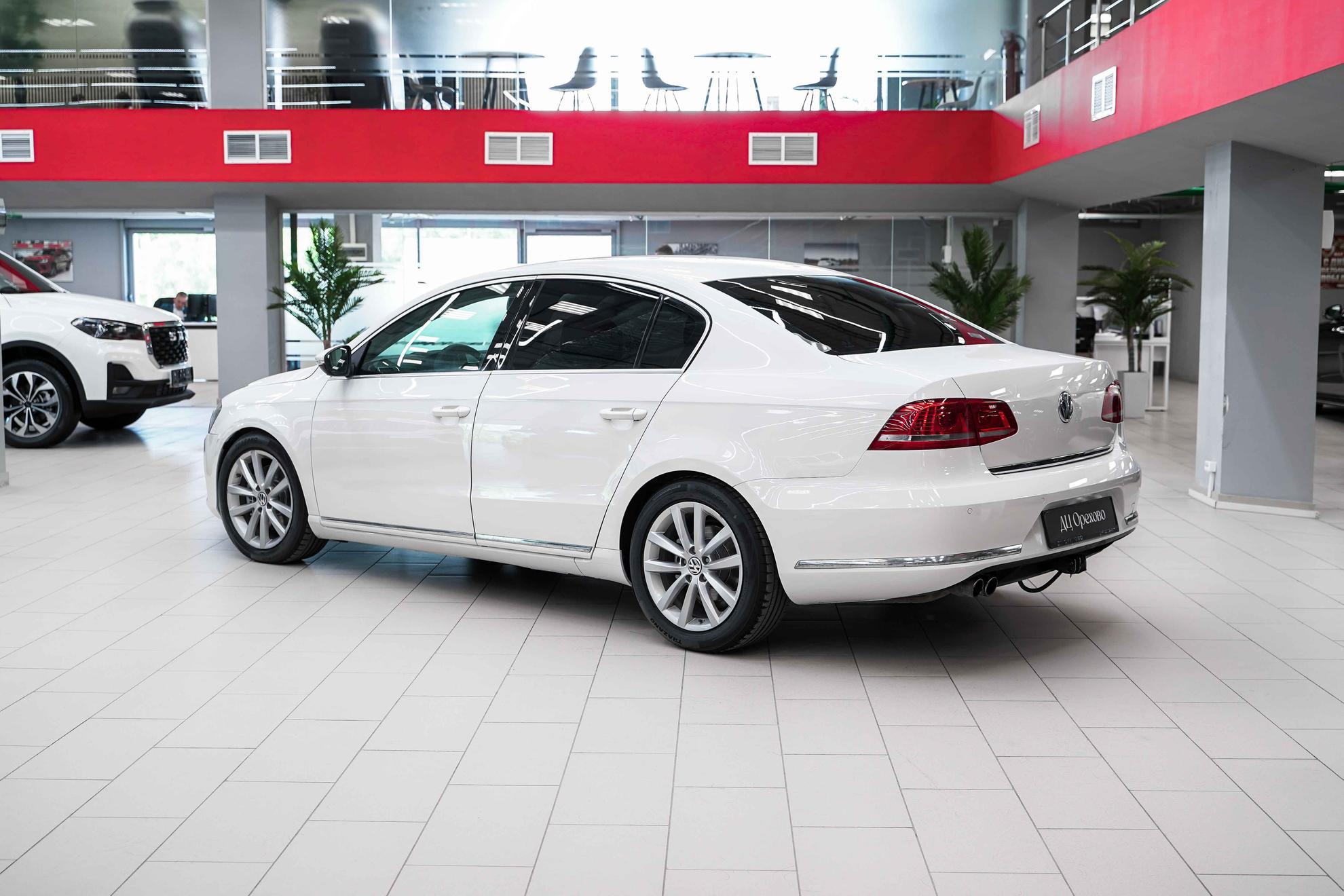 Volkswagen Passat 2012, белый, ДЦ Орехово
