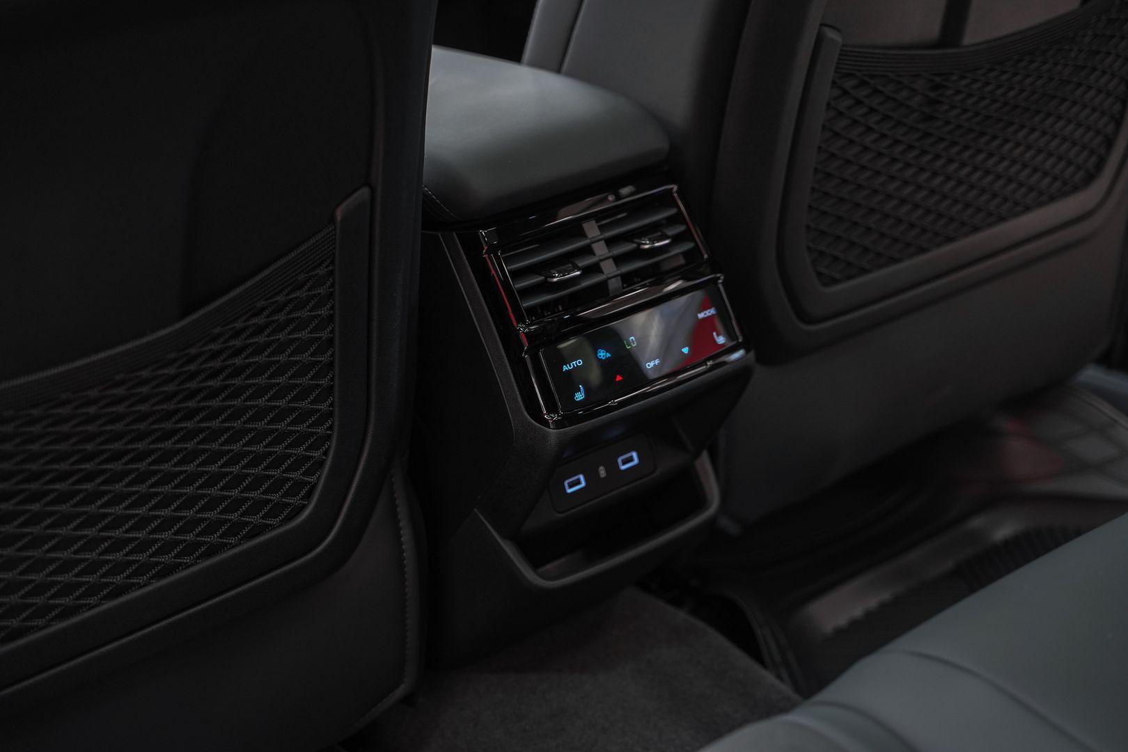 Geely Monjaro 2024, серый, ДЦ Орехово