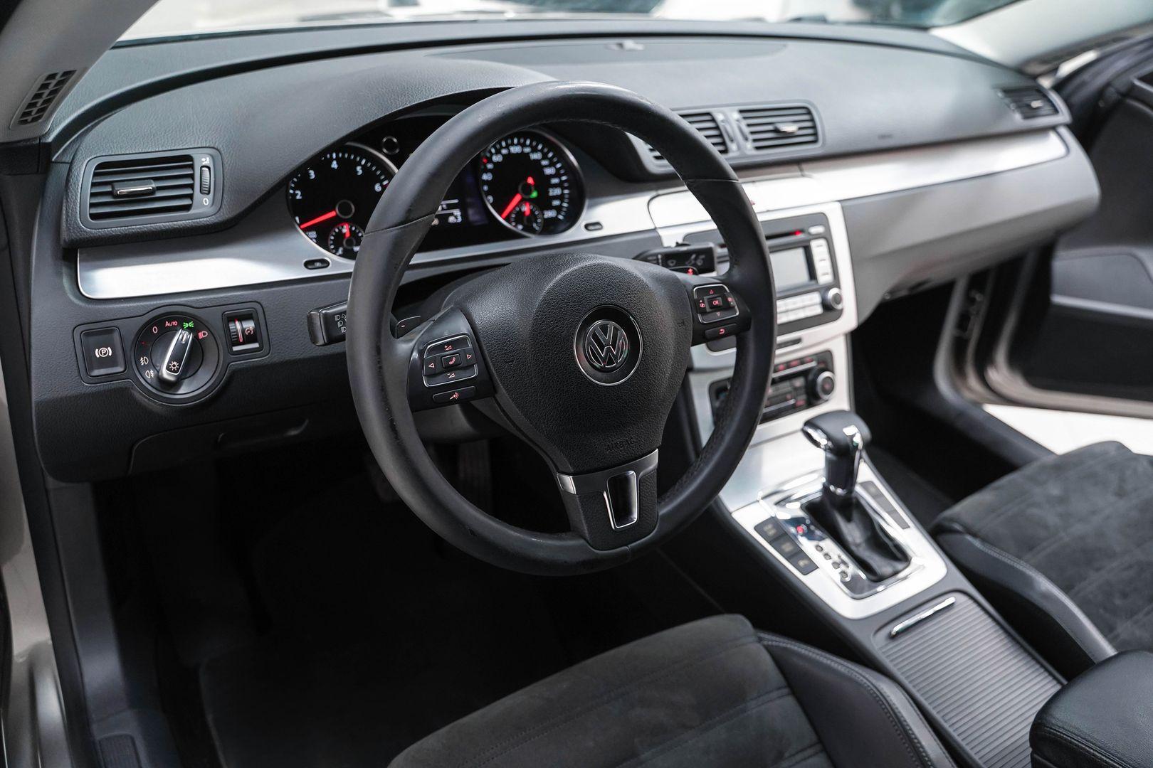 Volkswagen Passat CC 2010, бежевый, ДЦ Орехово