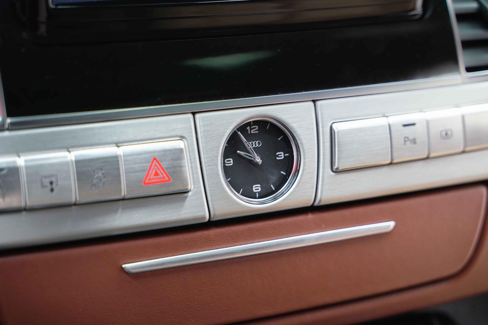 Audi A8 2012, черный, ДЦ Орехово