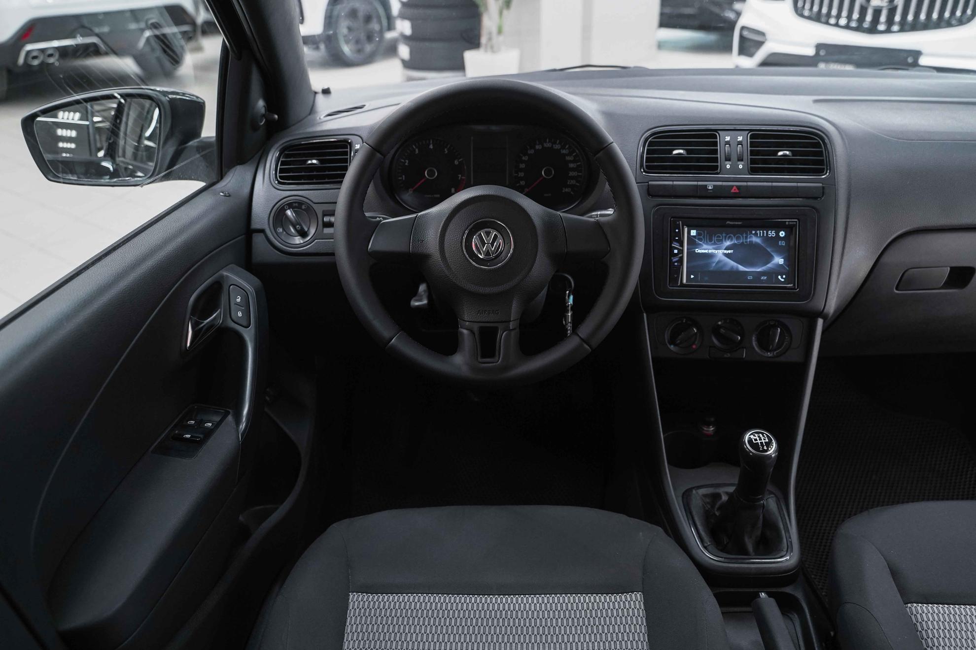 Volkswagen Polo 2011, черный, ДЦ Орехово