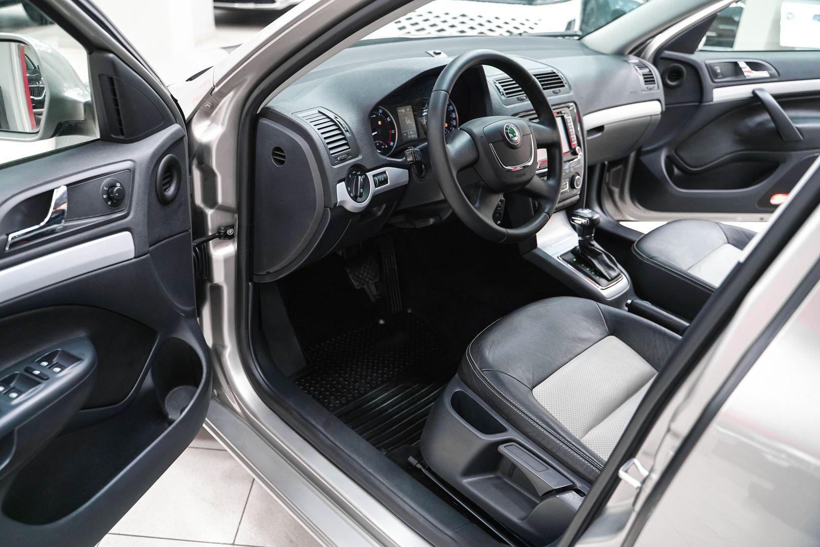 Skoda Octavia 2011, серый, ДЦ Орехово