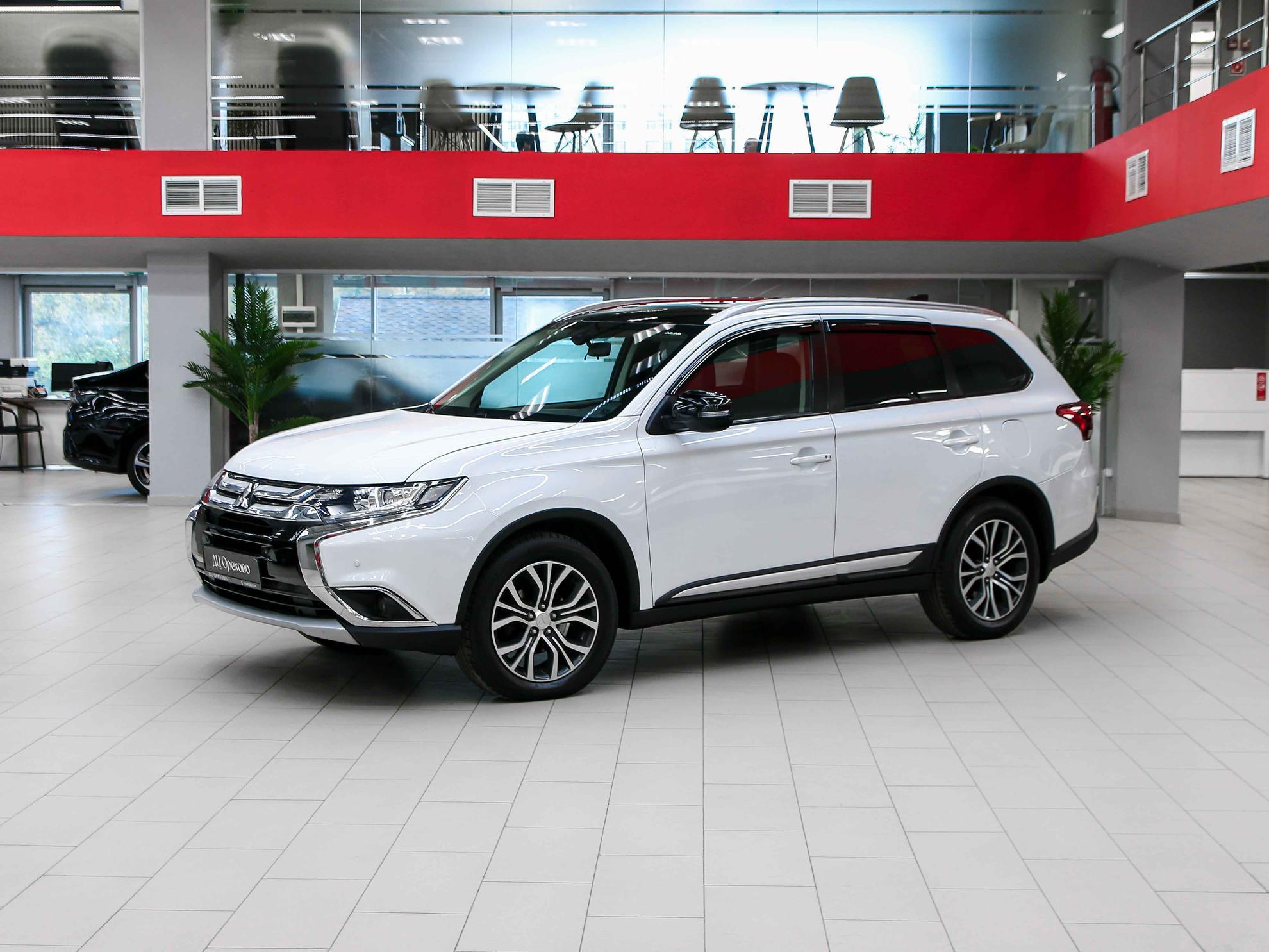 Mitsubishi Outlander 2017, белый, ДЦ Орехово