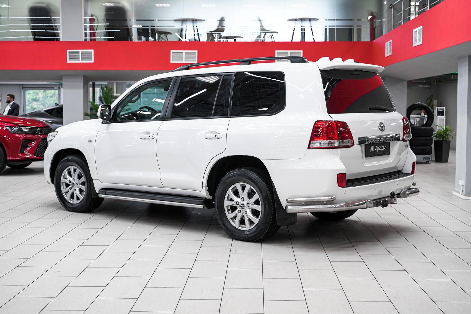 Toyota Land Cruiser 2011, белый, ДЦ Орехово