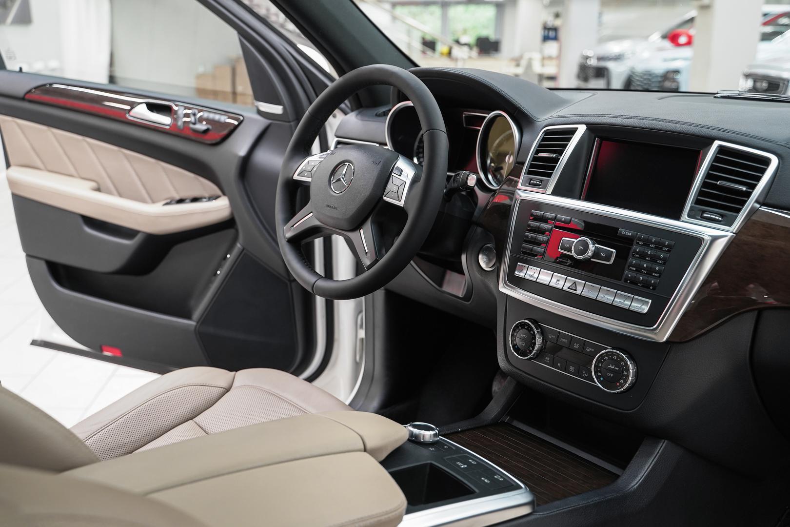 Mercedes-Benz GL-Класс 2015, белый, ДЦ Орехово