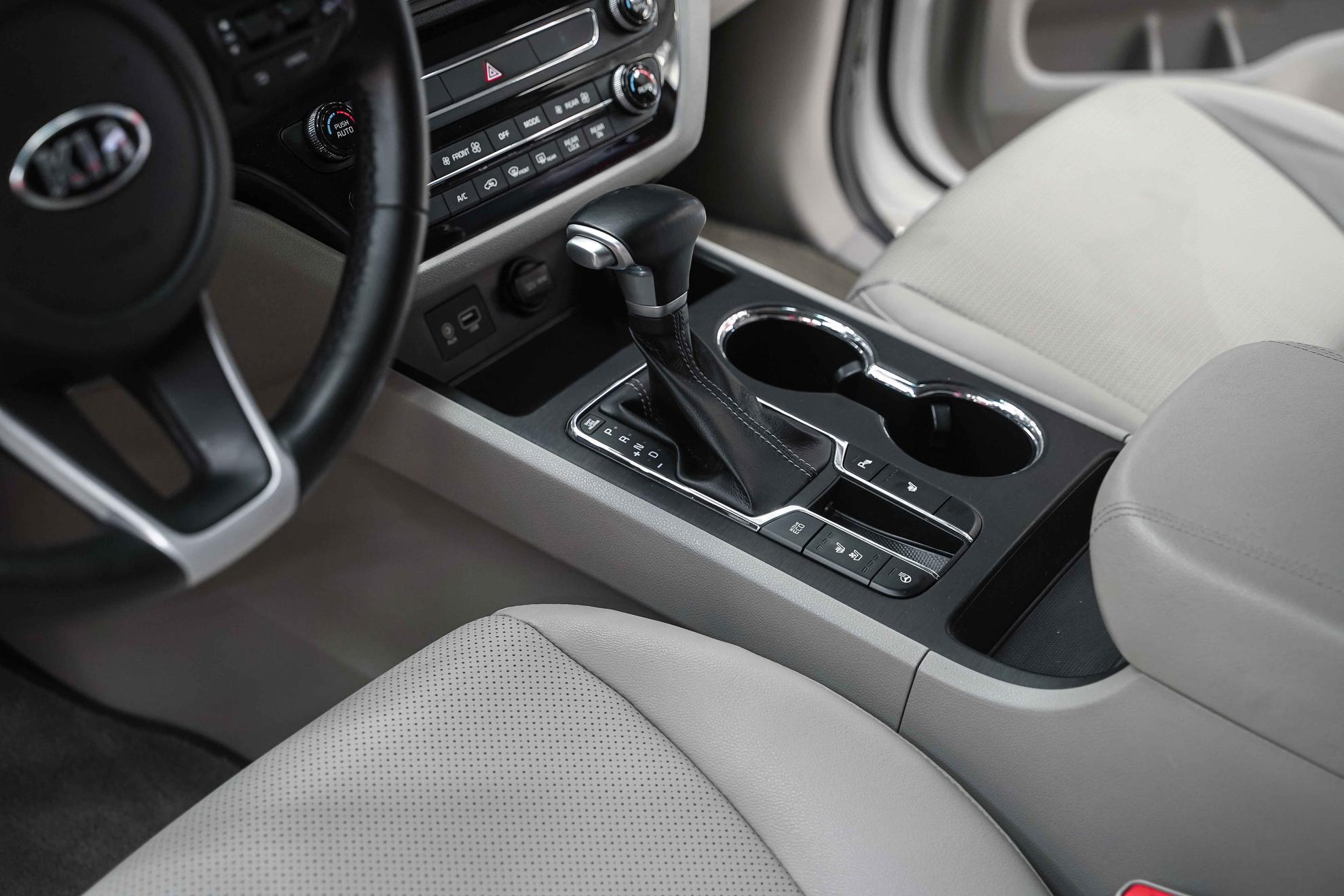 Kia Carnival 2019, белый, ДЦ Орехово