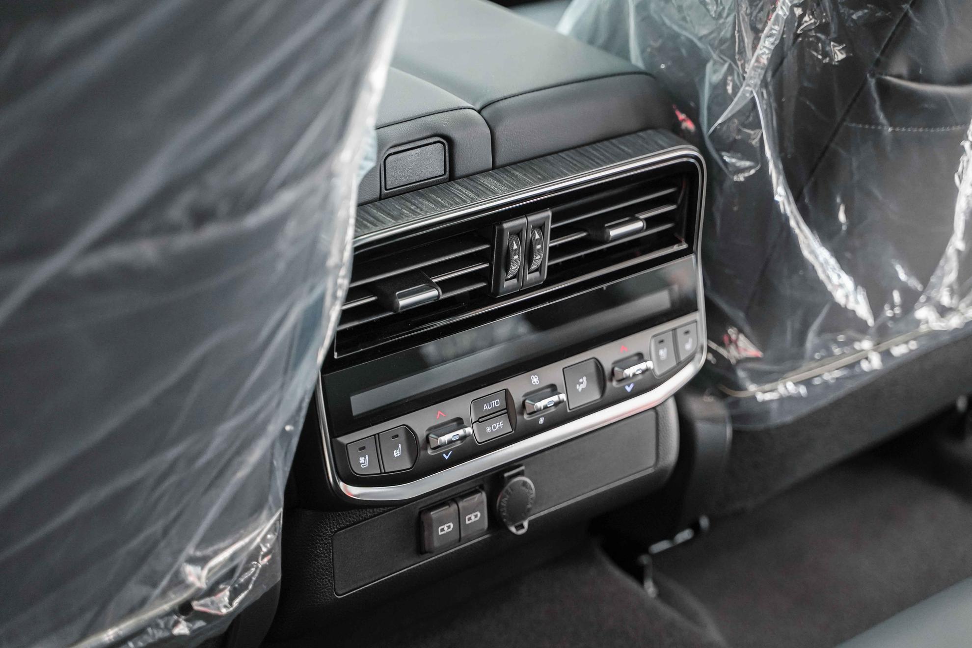 Toyota Land Cruiser 2026, черный, ДЦ Орехово