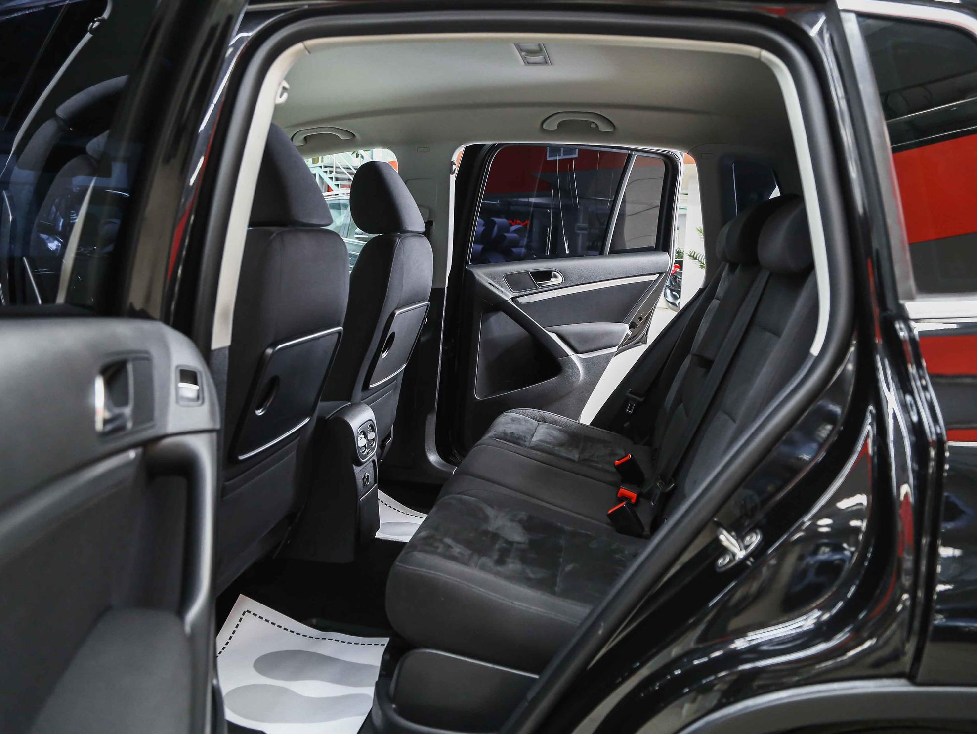 Volkswagen Tiguan 2012, черный, ДЦ Орехово