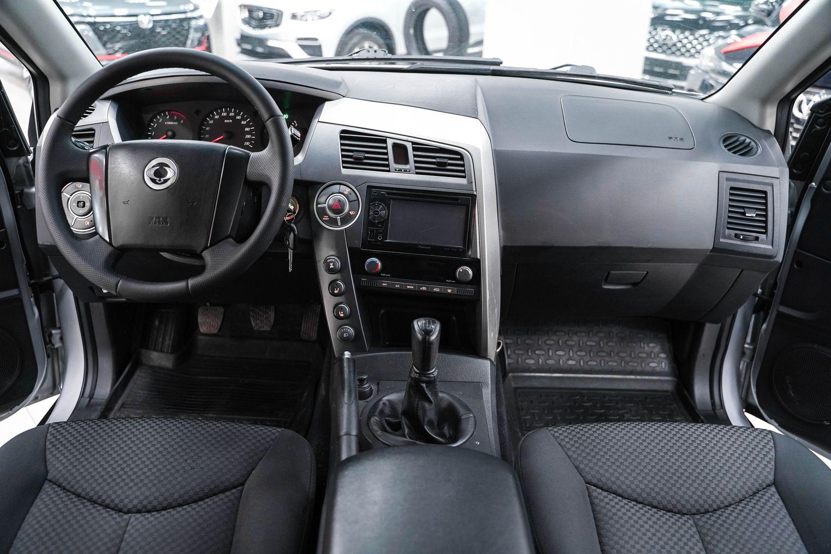 SsangYong Kyron 2013, серебряный, ДЦ Орехово