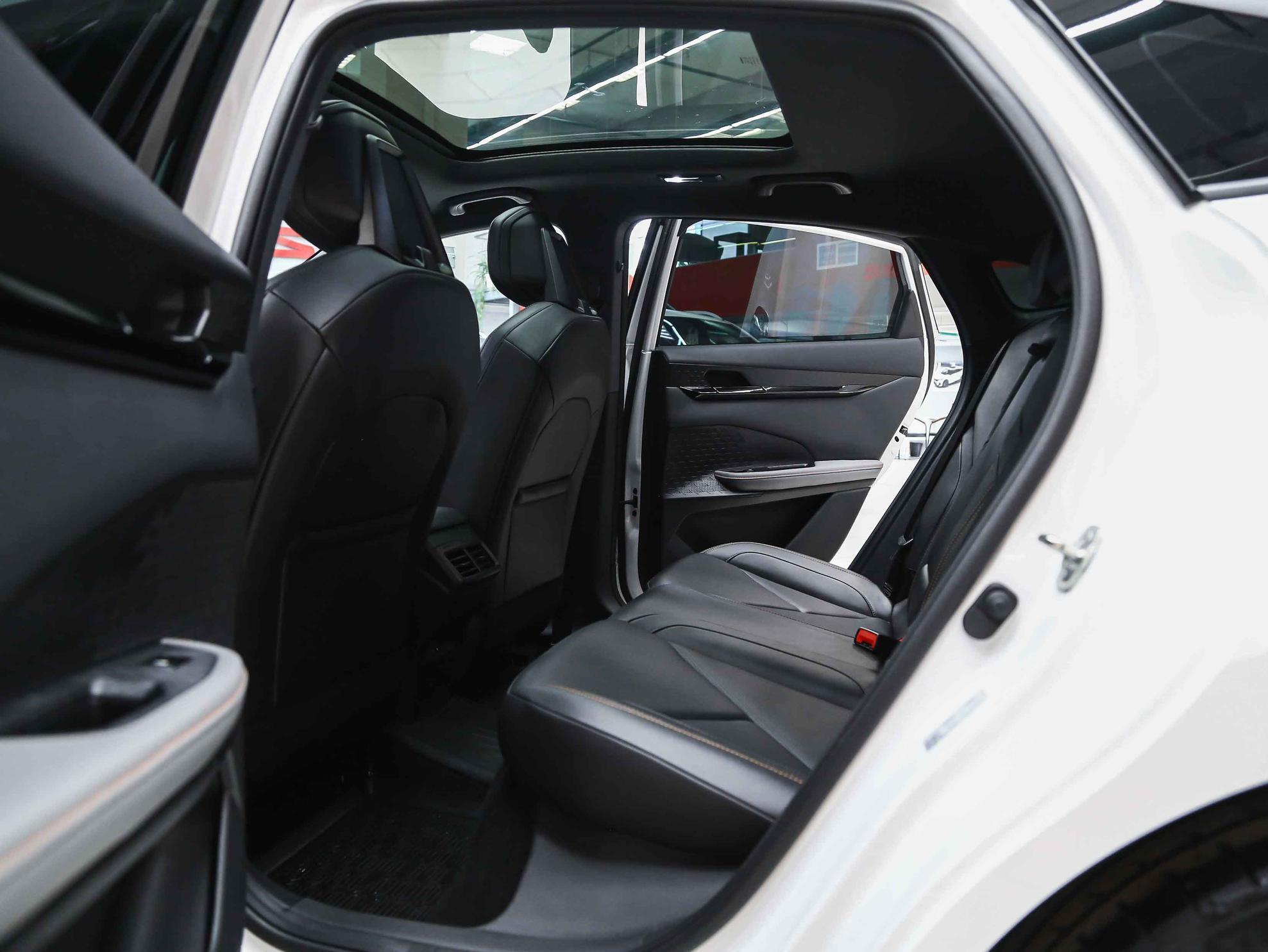 Changan UNI-V 2023, белый, ДЦ Орехово