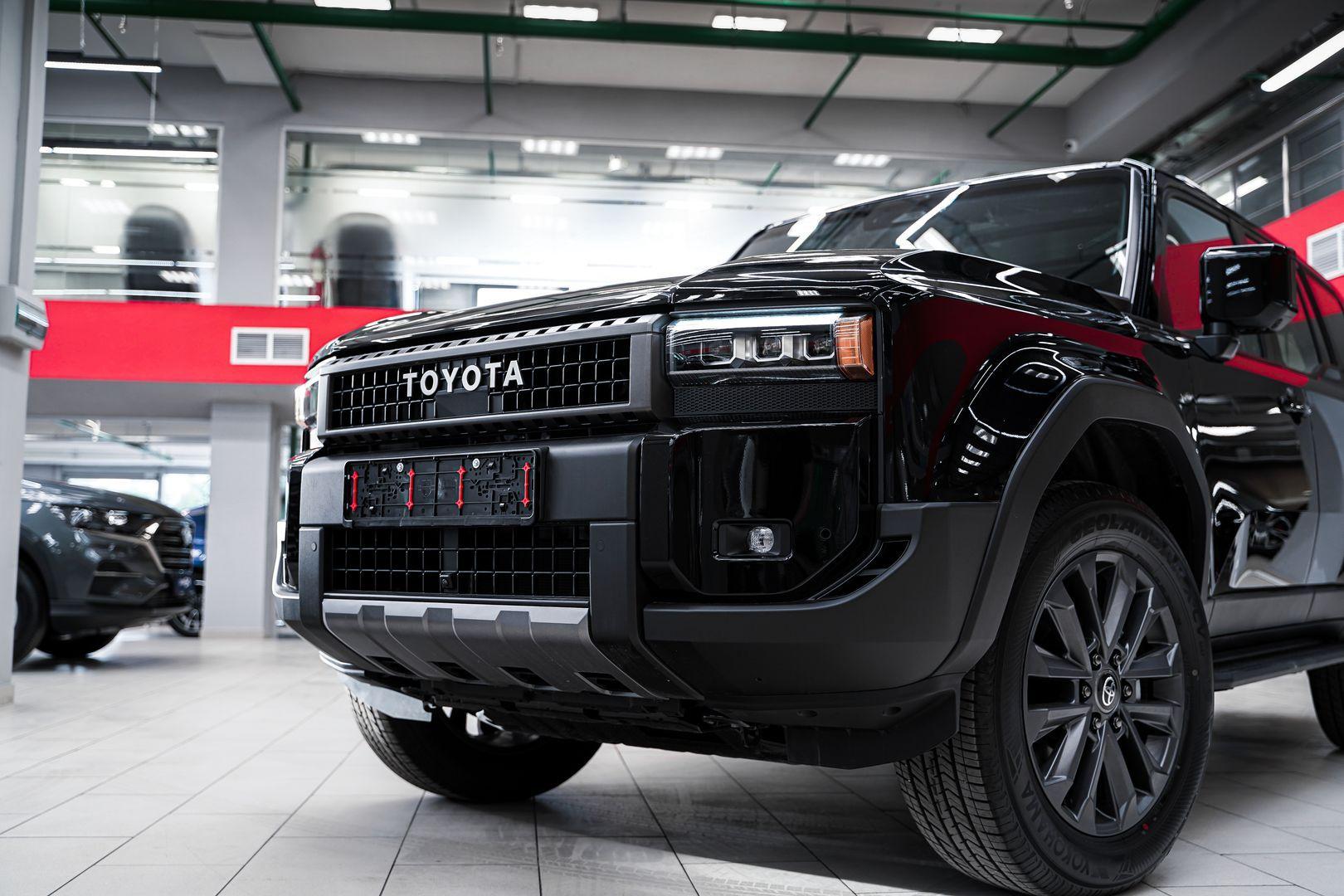 Toyota Land Cruiser Prado 2025, черный, ДЦ Орехово