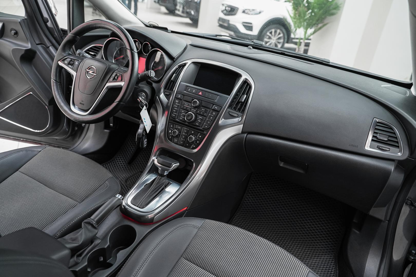 Opel Astra 2012, серый, ДЦ Орехово