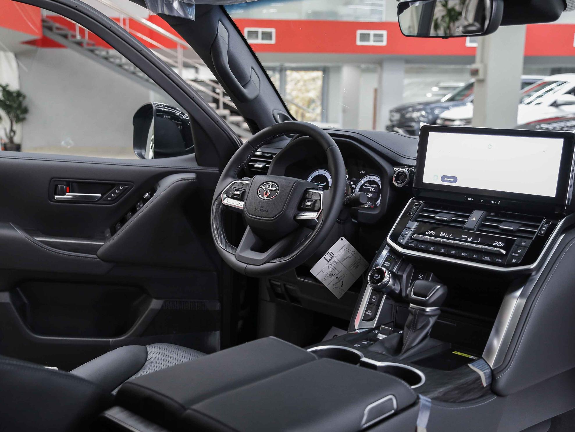 Toyota Land Cruiser 2026, черный, ДЦ Орехово