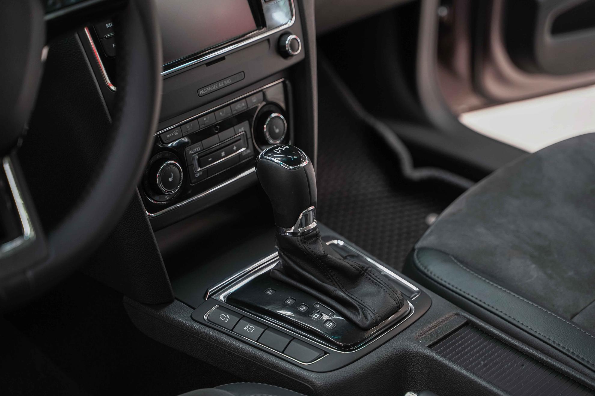 Skoda Superb 2014, бежевый, ДЦ Орехово