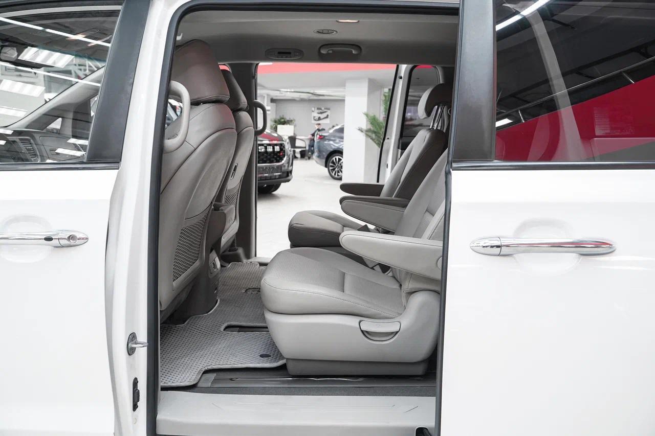 Kia Carnival 2018, белый, ДЦ Орехово