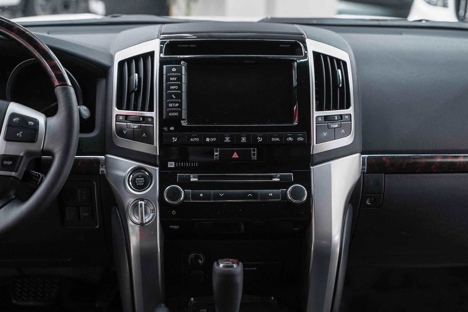 Toyota Land Cruiser 2014, белый, ДЦ Орехово