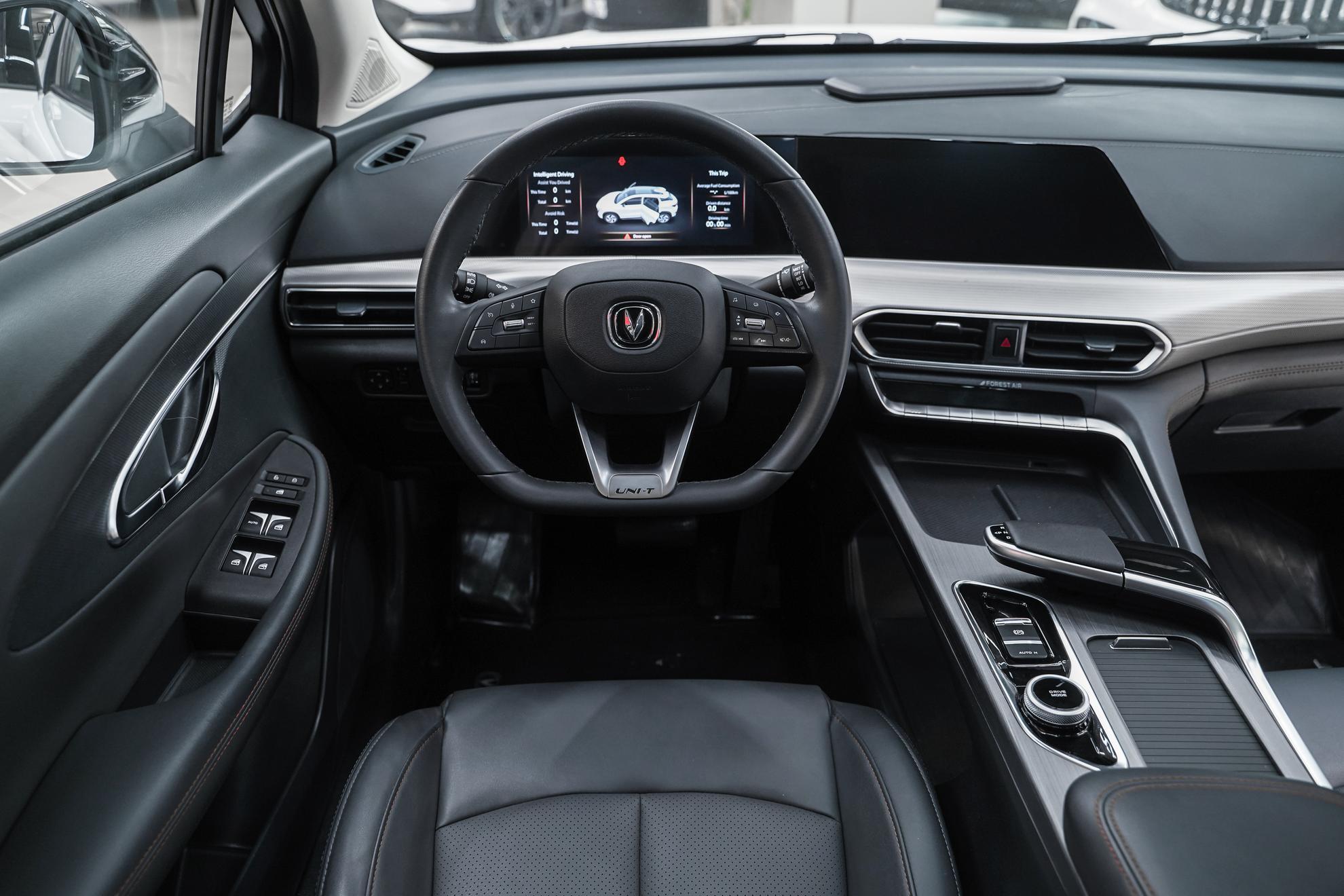 Changan UNI-T 2023, белый, ДЦ Орехово