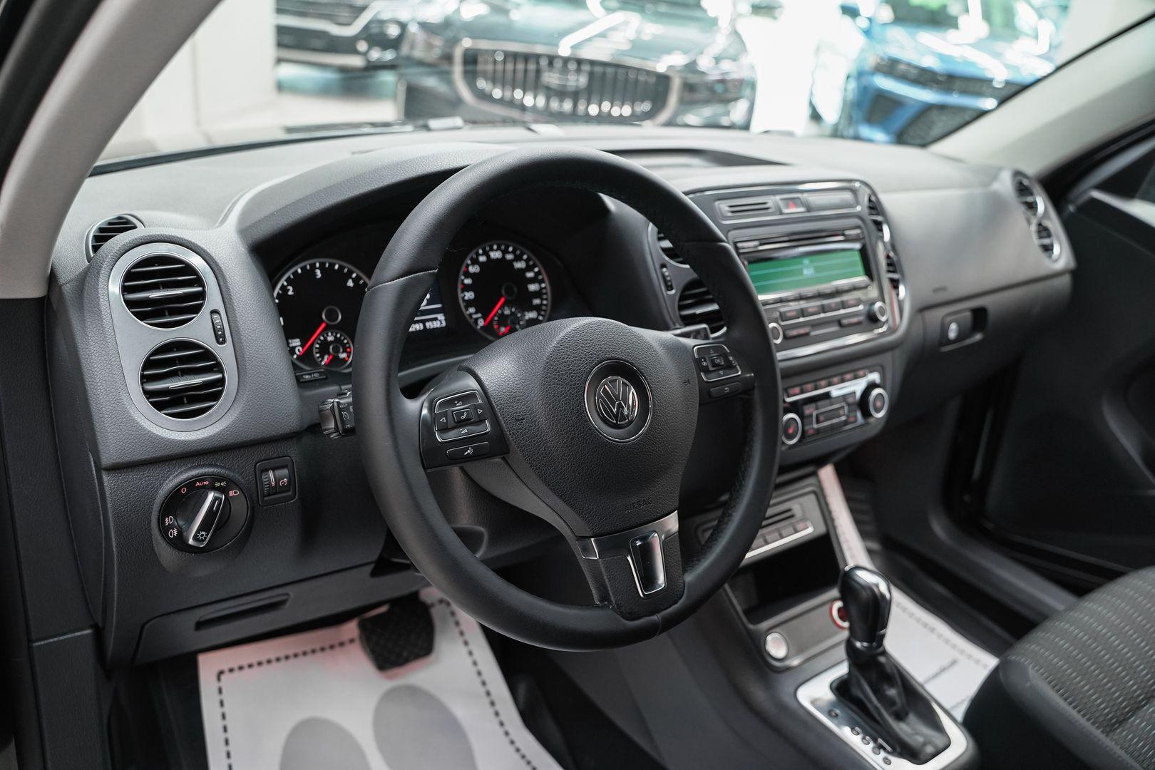 Volkswagen Tiguan 2012, черный, ДЦ Орехово