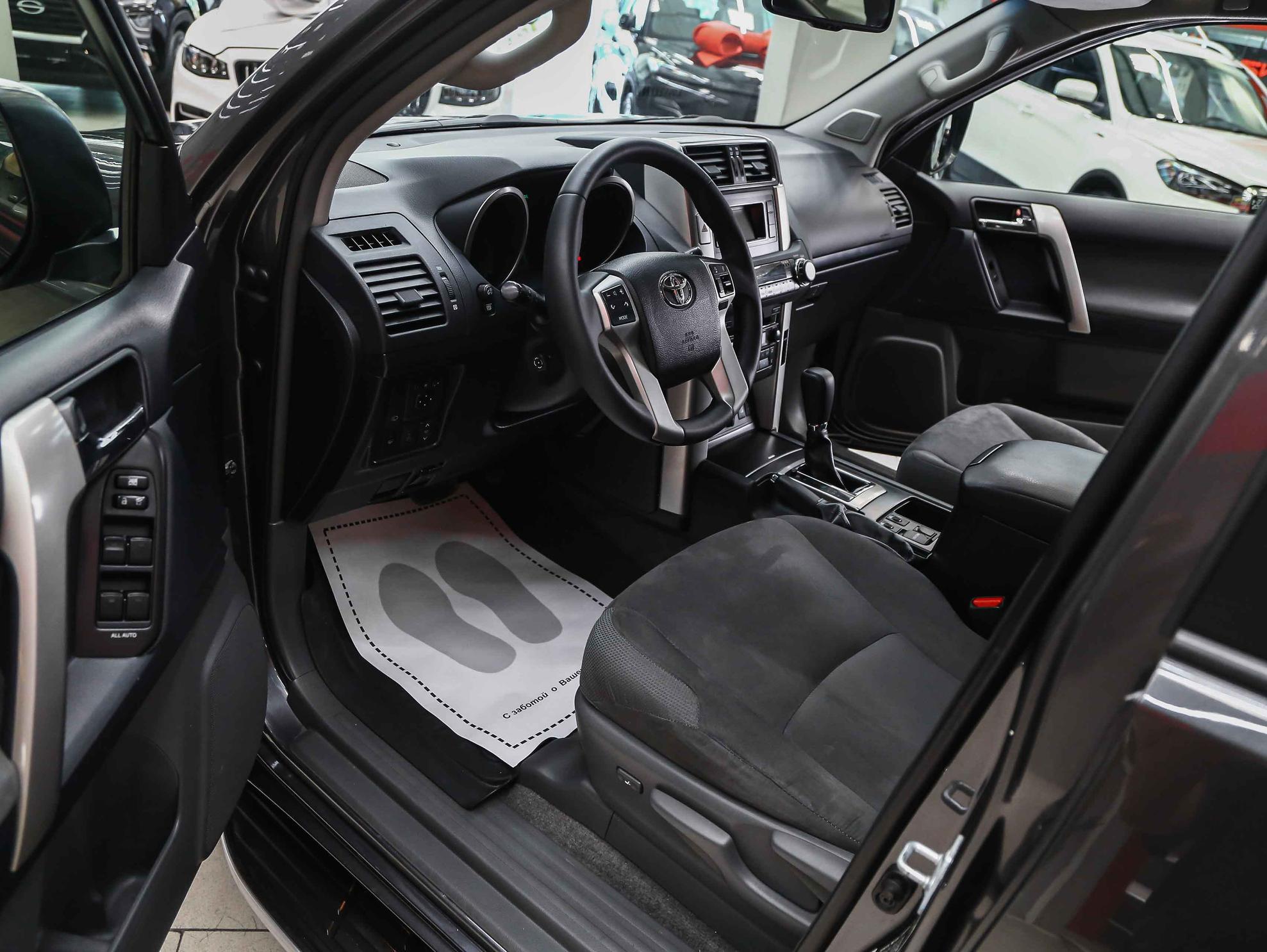 Toyota Land Cruiser Prado 2011, серый, ДЦ Орехово
