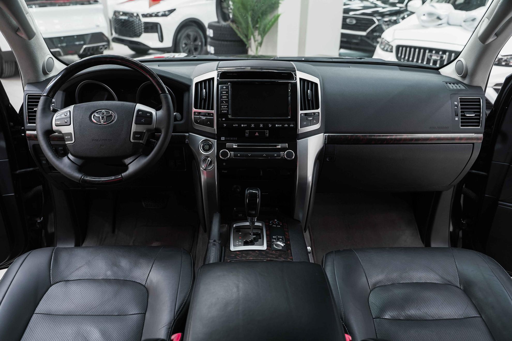 Toyota Land Cruiser 2012, черный, ДЦ Орехово