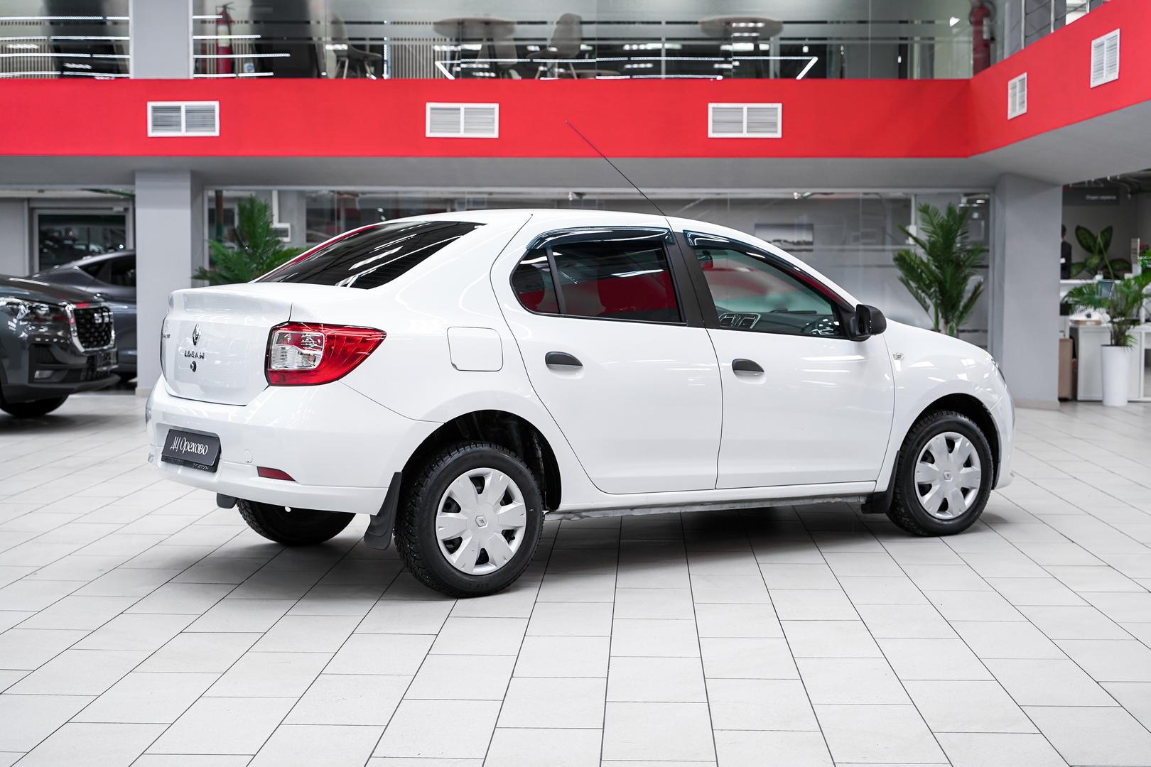Renault Logan 2015, белый, ДЦ Орехово