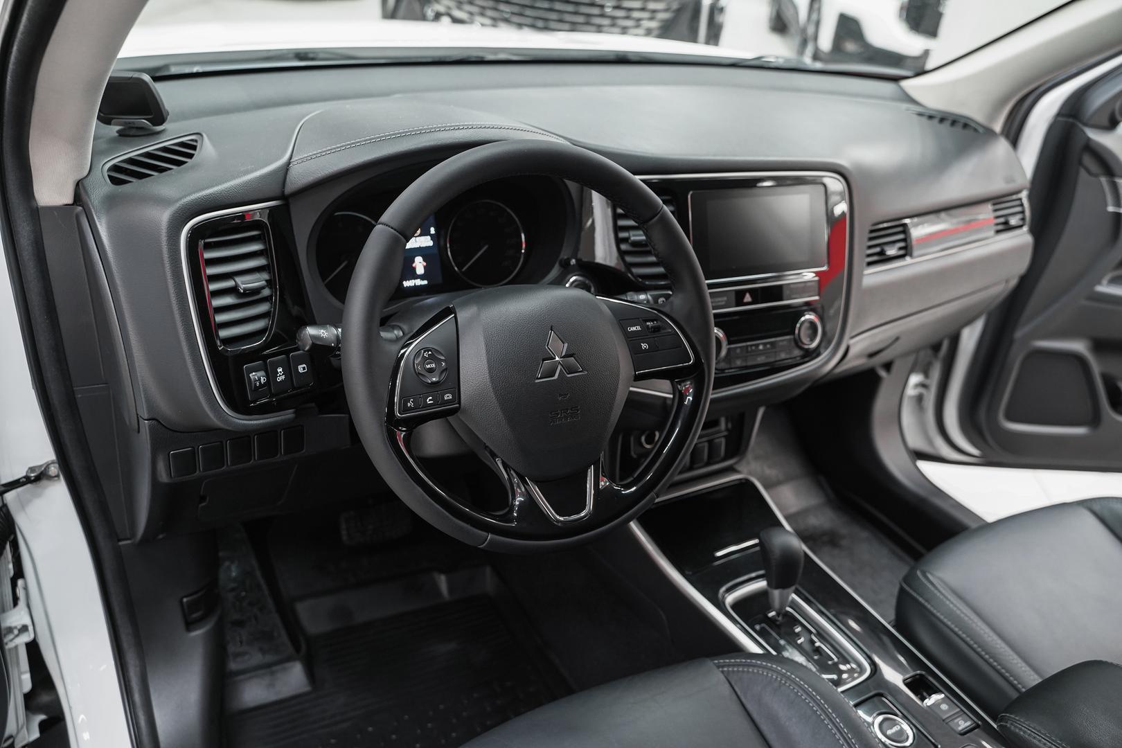 Mitsubishi Outlander 2019, белый, ДЦ Орехово