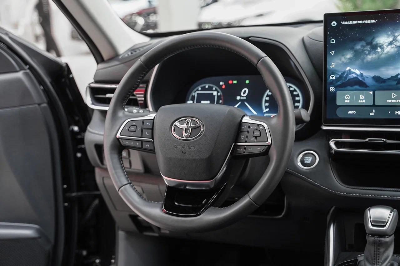 Toyota Highlander 2025, черный, ДЦ Орехово