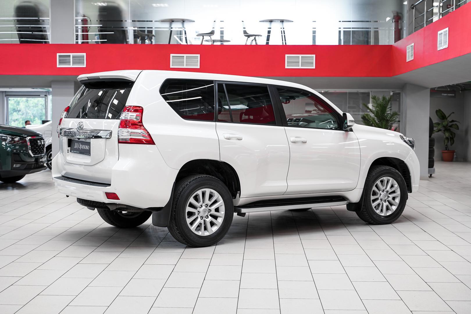 Toyota Land Cruiser Prado 2014, белый, ДЦ Орехово