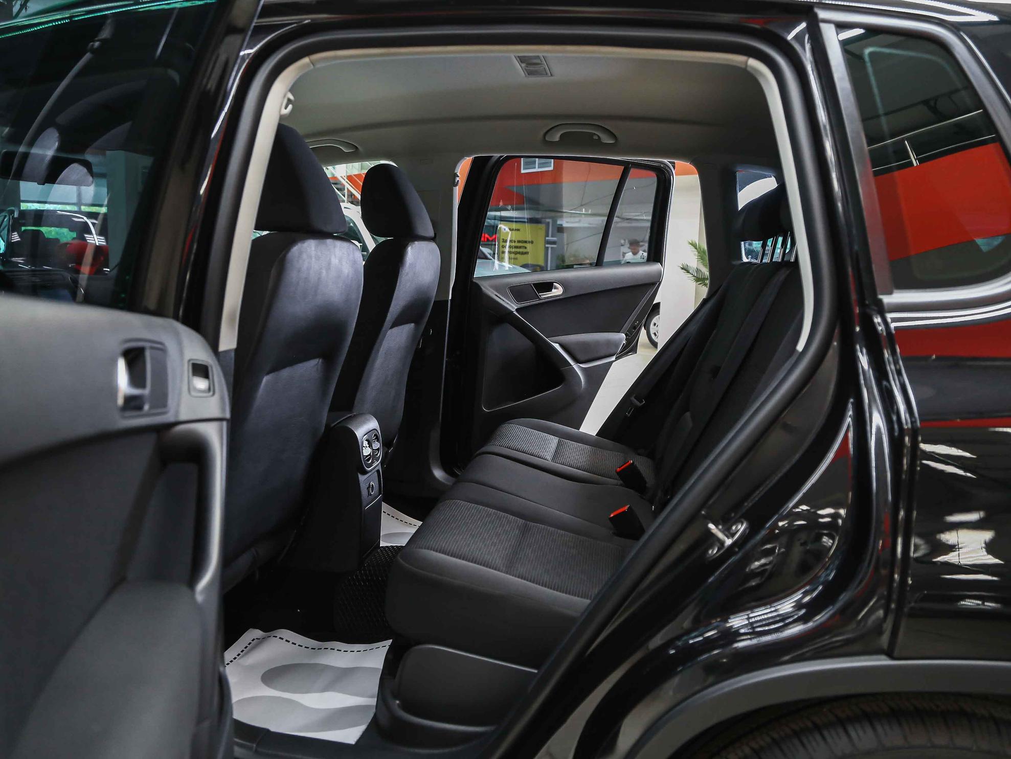 Volkswagen Tiguan 2012, черный, ДЦ Орехово