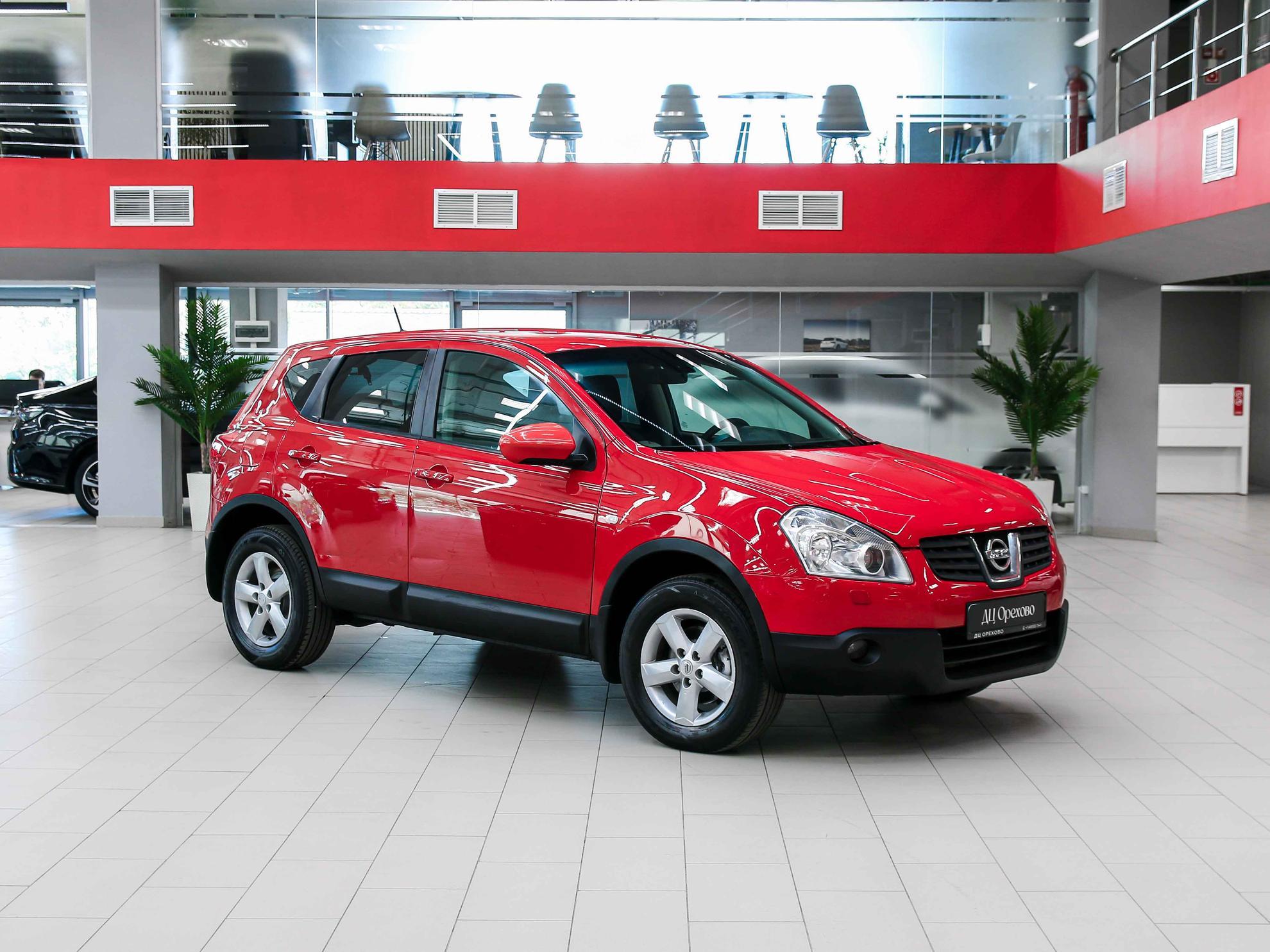 Nissan Qashqai 2008, красный, ДЦ Орехово